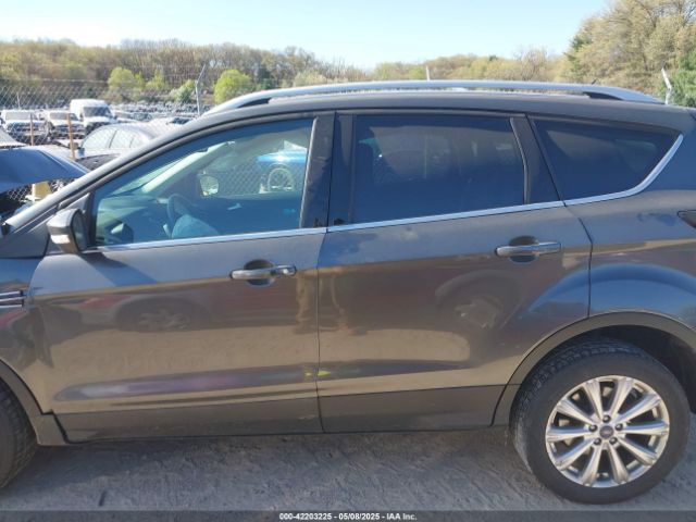 1FMCU9JD9HUC45337 Ford Escape Titanium