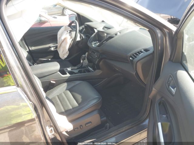 1FMCU9JD9HUC45337 Ford Escape Titanium