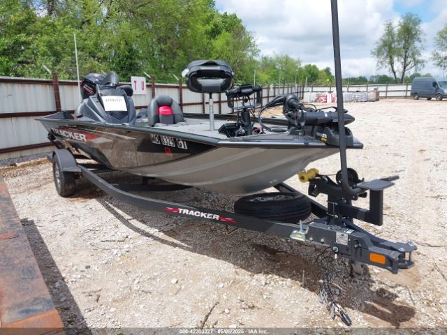 2025 TRACKER MARINE PRO TEAM 195 BASS BOAT  & TRAILER BUJ46203F425