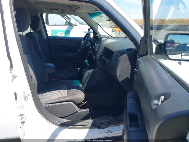 1C4NJPBB5GD774662 Jeep Patriot Sport