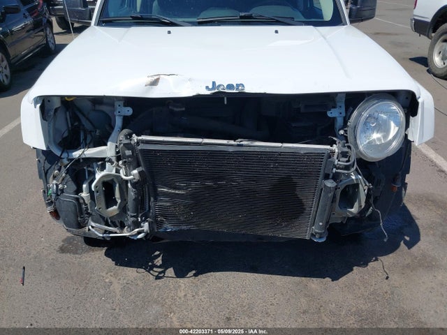 1C4NJPBB5GD774662 Jeep Patriot Sport