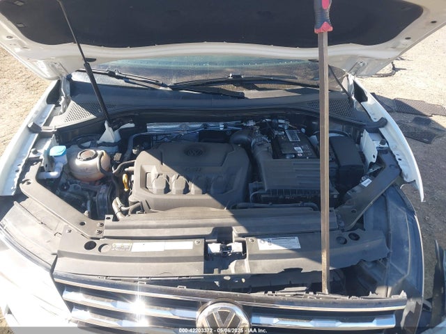 3VV2B7AXXLM053170 Volkswagen Tiguan 2.0t Se/2.0t Se R-line Black/2.0t Sel