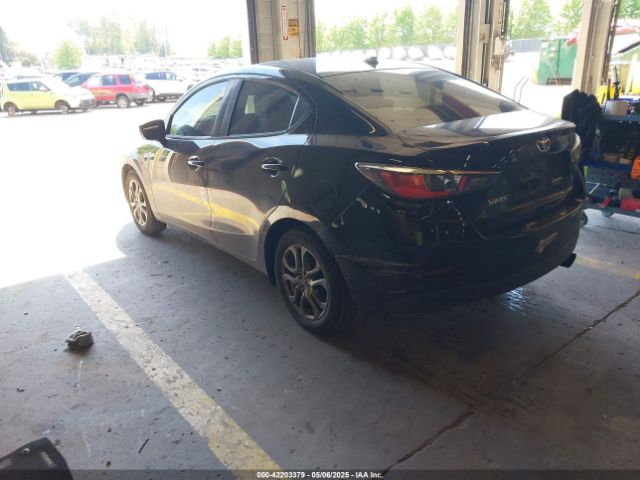 2019 TOYOTA YARIS 3MYDLBYV7KY521585 Photo 2