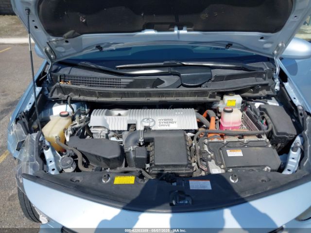 JTDZN3EUXFJ027618 Toyota Prius V Four