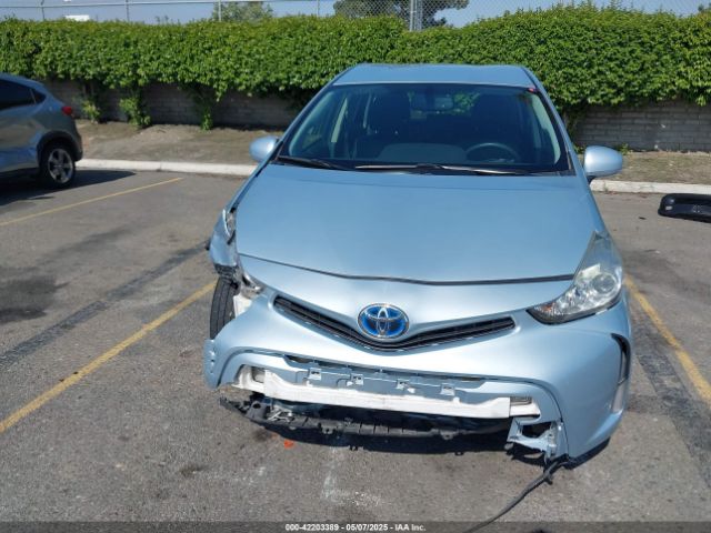 JTDZN3EUXFJ027618 Toyota Prius V Four
