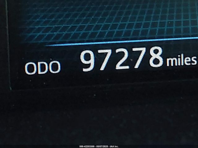 JTDZN3EUXFJ027618 Toyota Prius V Four