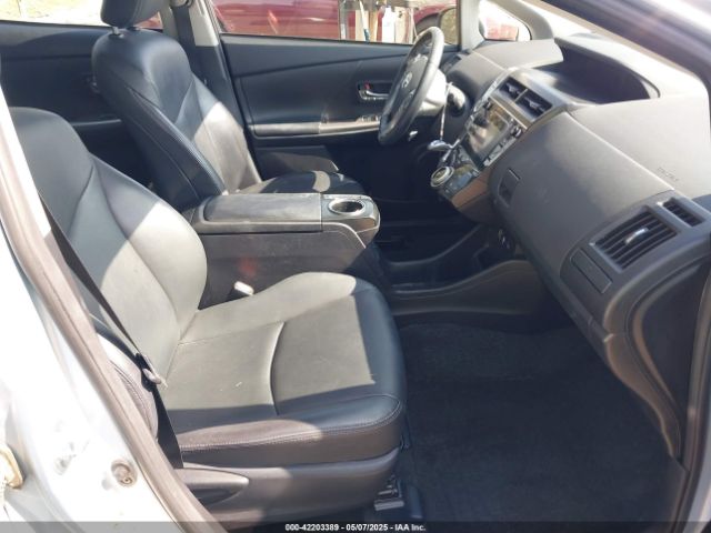 JTDZN3EUXFJ027618 Toyota Prius V Four