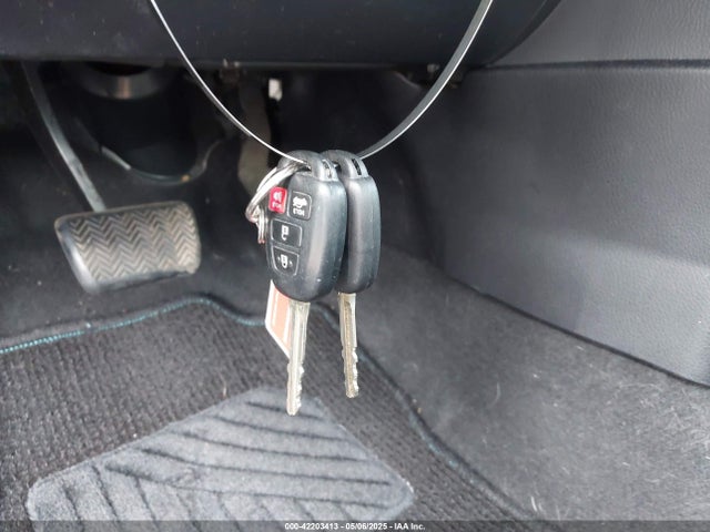 2T1BURHE3GC564095 Toyota Corolla Le Plus