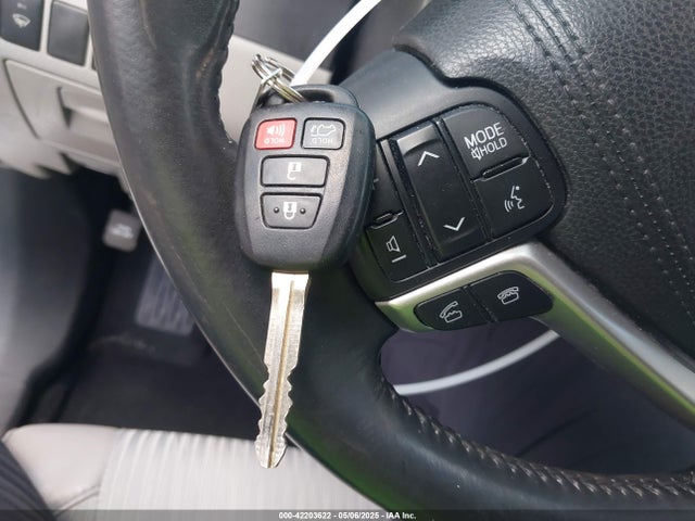 5TDBKRFH5FS180750 Toyota Highlander Le Plus V6