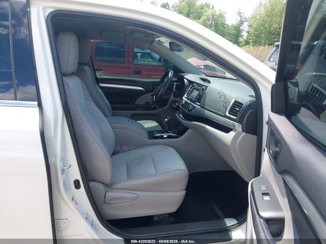 5TDBKRFH5FS180750 Toyota Highlander Le Plus V6