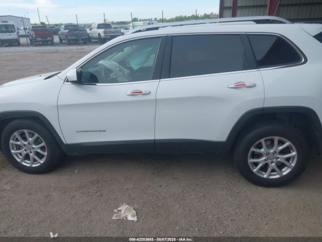 1C4PJMCS3HD235562 Jeep Cherokee Latitude 4x4