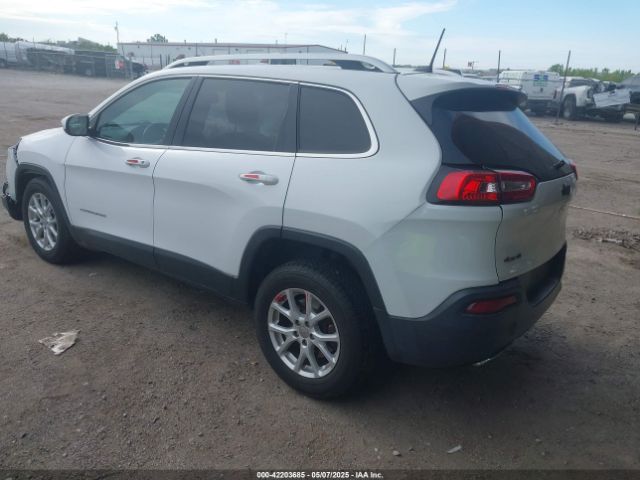 1C4PJMCS3HD235562 Jeep Cherokee Latitude 4x4