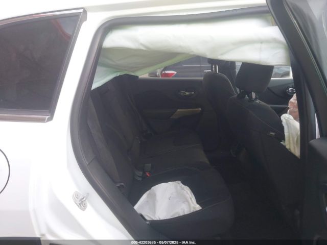 1C4PJMCS3HD235562 Jeep Cherokee Latitude 4x4