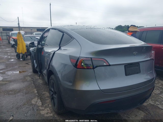 2025 TESLA MODEL Y 7SAYGDEE5SA348729 Photo 2
