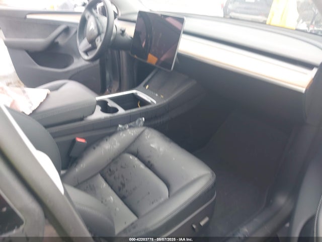 2025 TESLA MODEL Y 7SAYGDEE5SA348729 Photo 4