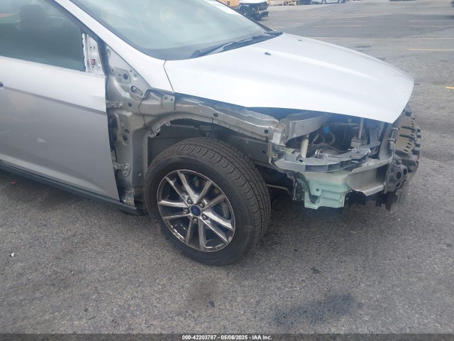 Ford FOCUS SE 2015 1FADP3F25FL335856 Image 6