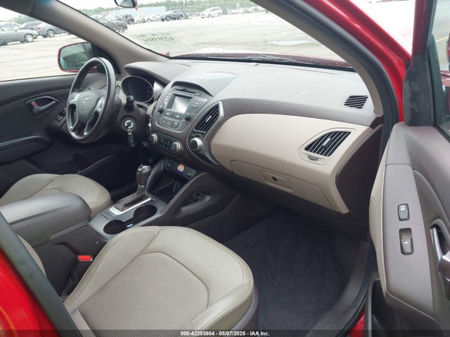 KM8JU3AG2FU116769 Hyundai TUCSON SE