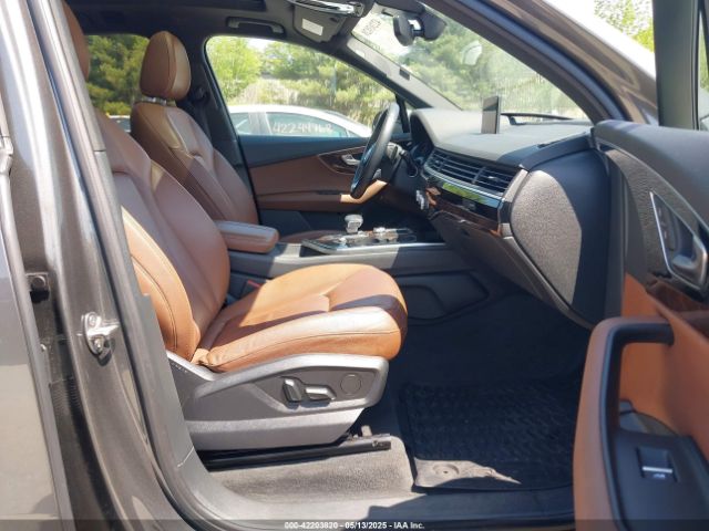 WA1LAAF70JD033878 Audi Q7 3.0t Premium