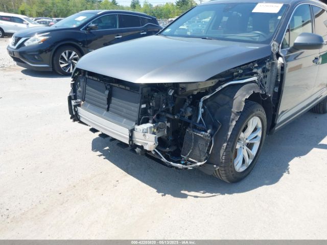 WA1LAAF70JD033878 Audi Q7 3.0t Premium