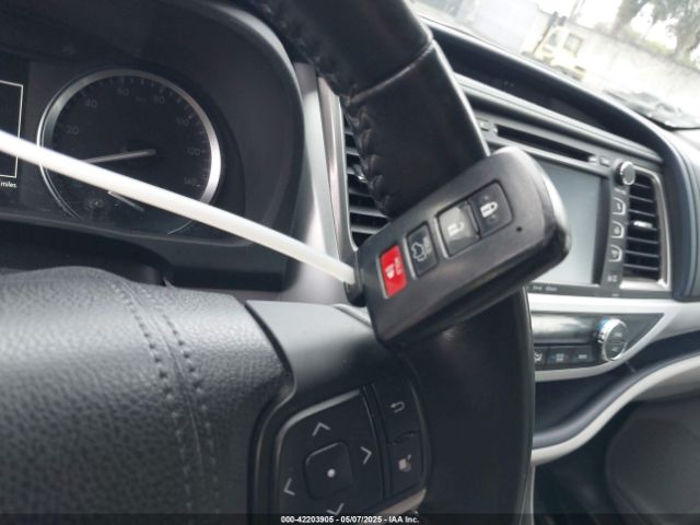 5TDKZRFH1HS526047 Toyota Highlander Xle