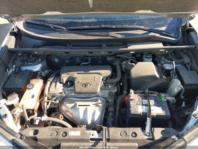 JTMZFREVXJJ178539 Toyota RAV4 LE