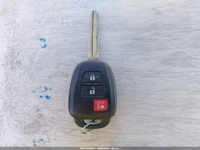 JTMZFREVXJJ178539 Toyota RAV4 LE