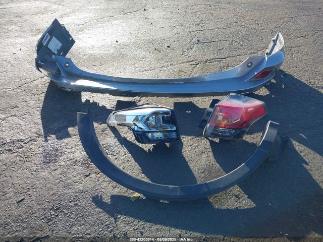 JTMZFREVXJJ178539 Toyota RAV4 LE