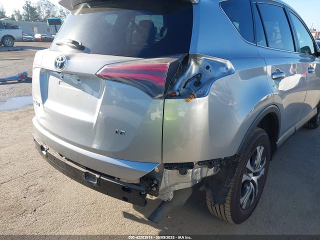 JTMZFREVXJJ178539 Toyota RAV4 LE
