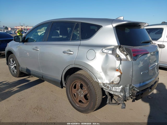 JTMZFREVXJJ178539 Toyota RAV4 LE