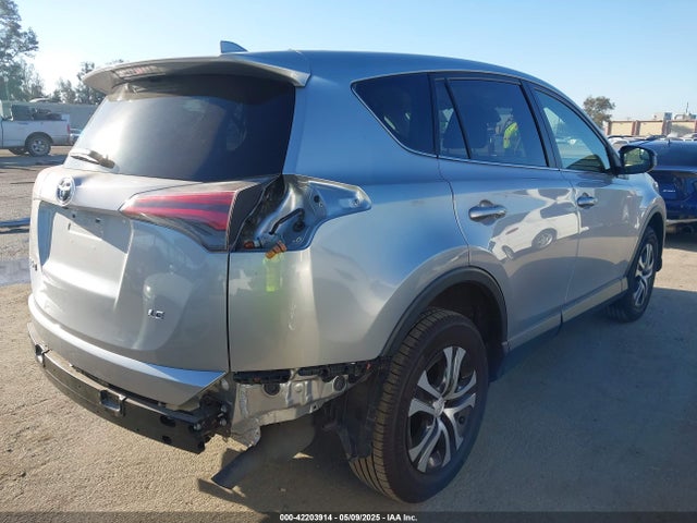 JTMZFREVXJJ178539 Toyota RAV4 LE
