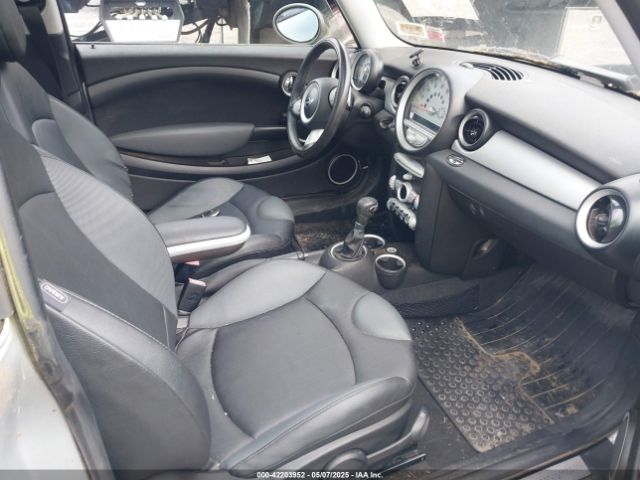 2009 MINI COOPER S CLUBMAN WMWMM33559TP93030 Photo 4