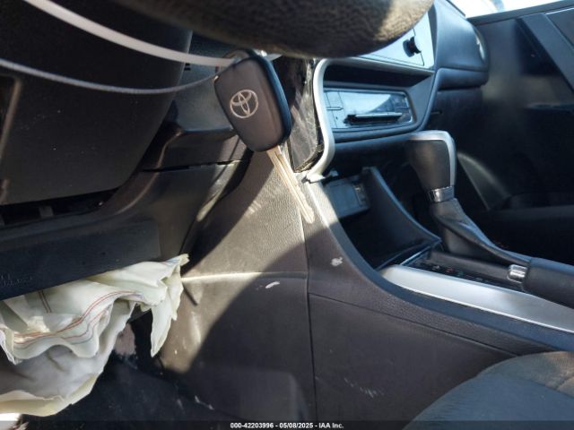 5YFBURHE1KP862976 Toyota COROLLA LE