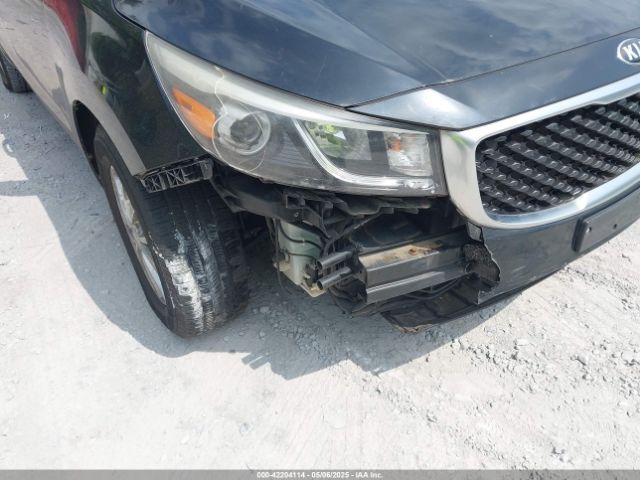 KNDMB5C14H6228203 KIA SEDONA LX
