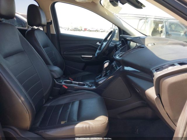 1FMCU0J95EUC22897 Ford Escape Titanium