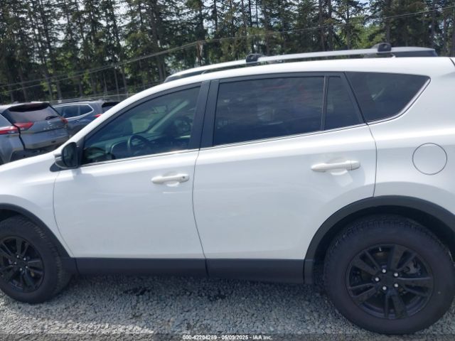 JTMRFREV0HD202243 Toyota Rav4 Xle