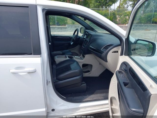 2C4RDGCG3JR325827 Dodge Grand Caravan Sxt