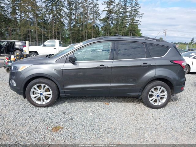 1FMCU9GD1JUC36399 Ford ESCAPE SE