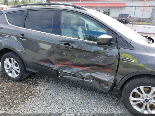 1FMCU9GD1JUC36399 Ford ESCAPE SE