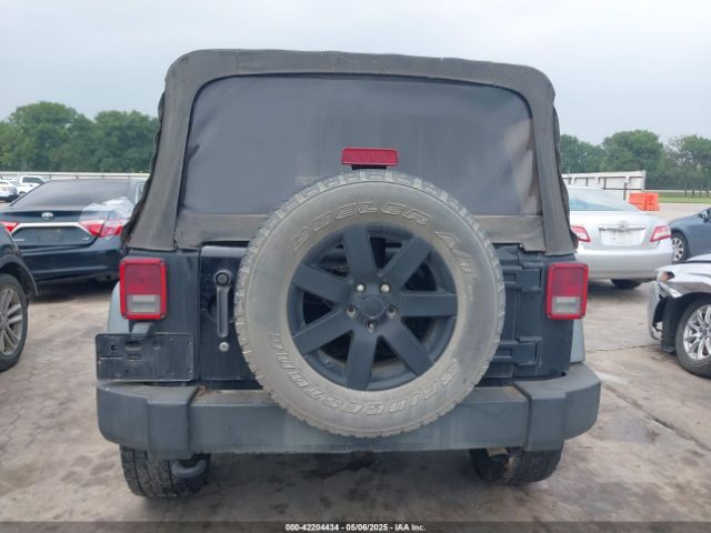 1C4BJWDG0EL290441 Jeep Wrangler Unlimited Sport