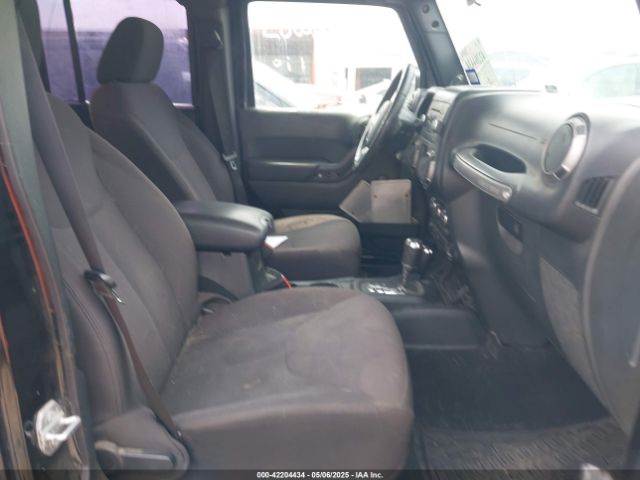 1C4BJWDG0EL290441 Jeep Wrangler Unlimited Sport