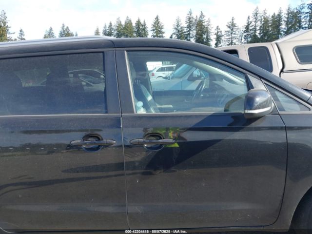 KNDMB5C17H6252737 KIA SEDONA LX
