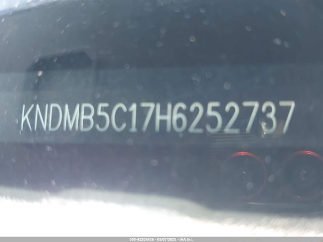 KNDMB5C17H6252737 KIA SEDONA LX