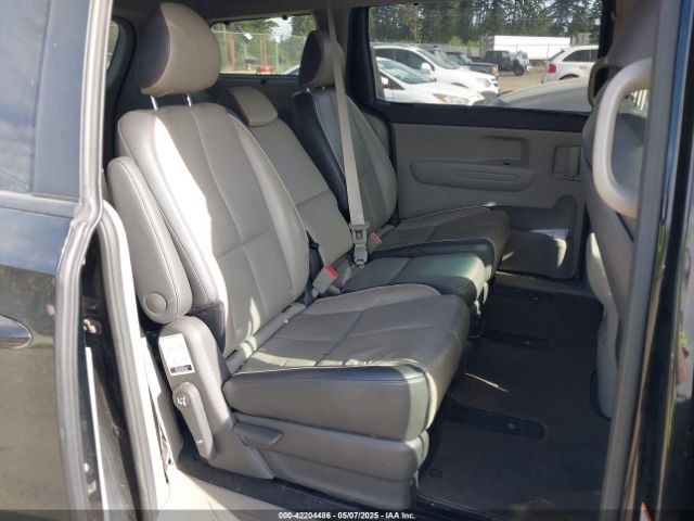 KNDMB5C17H6252737 KIA SEDONA LX