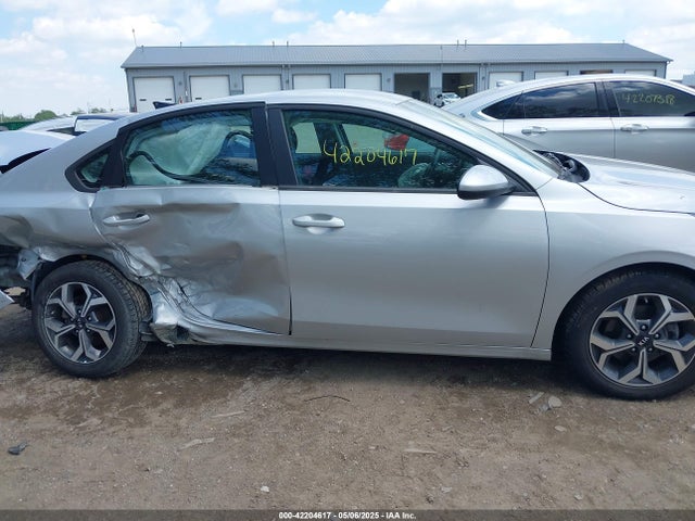 3KPF24AD4ME302515 KIA Forte Lxs