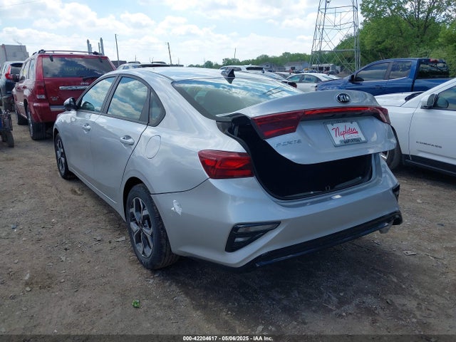 3KPF24AD4ME302515 KIA Forte Lxs