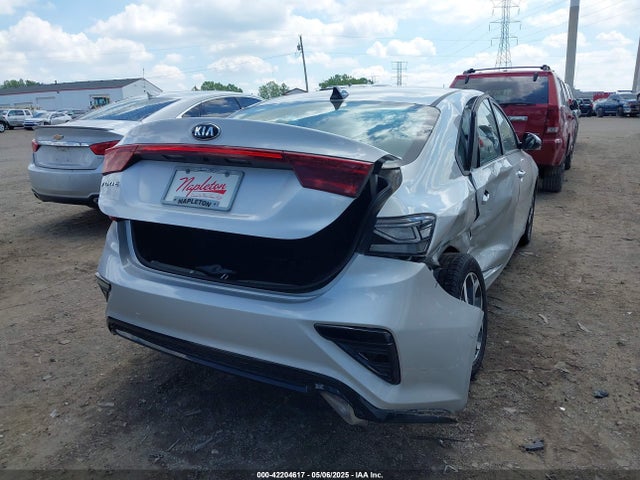 3KPF24AD4ME302515 KIA Forte Lxs