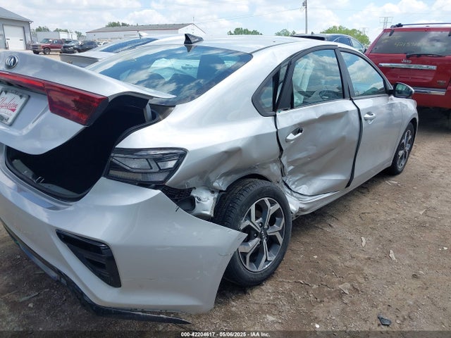 3KPF24AD4ME302515 KIA Forte Lxs