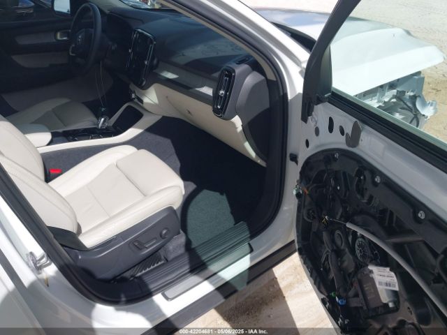 YV4L12UL7R2215271 Volvo Xc40 B5 Plus Dark Theme
