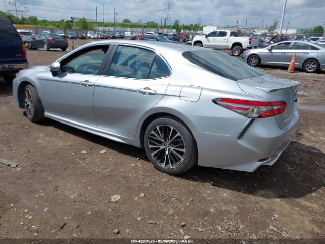 2018 TOYOTA CAMRY 4T1B11HK0JU559930 Photo 2