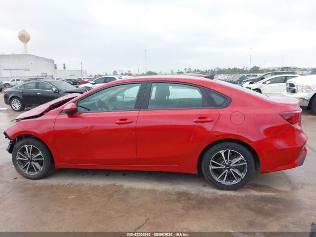 3KPF24AD5NE450111 KIA Forte Lxs